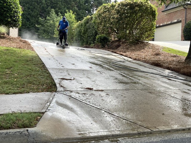 Driveway Cleaning in Snellville, GA (1)